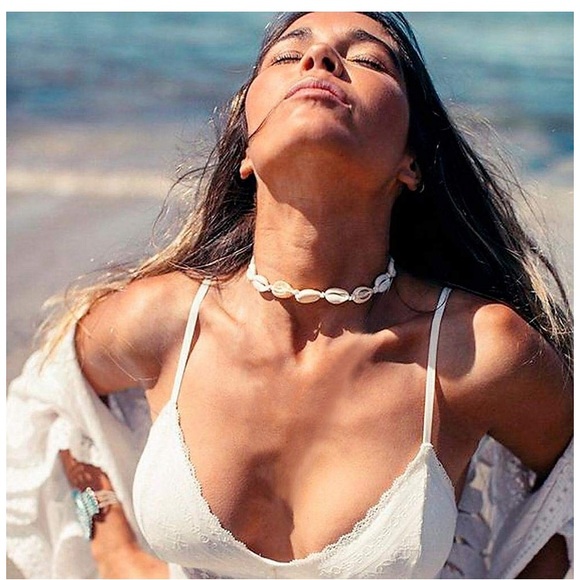 Shell Choker Necklace Set - Picture 3 of 5